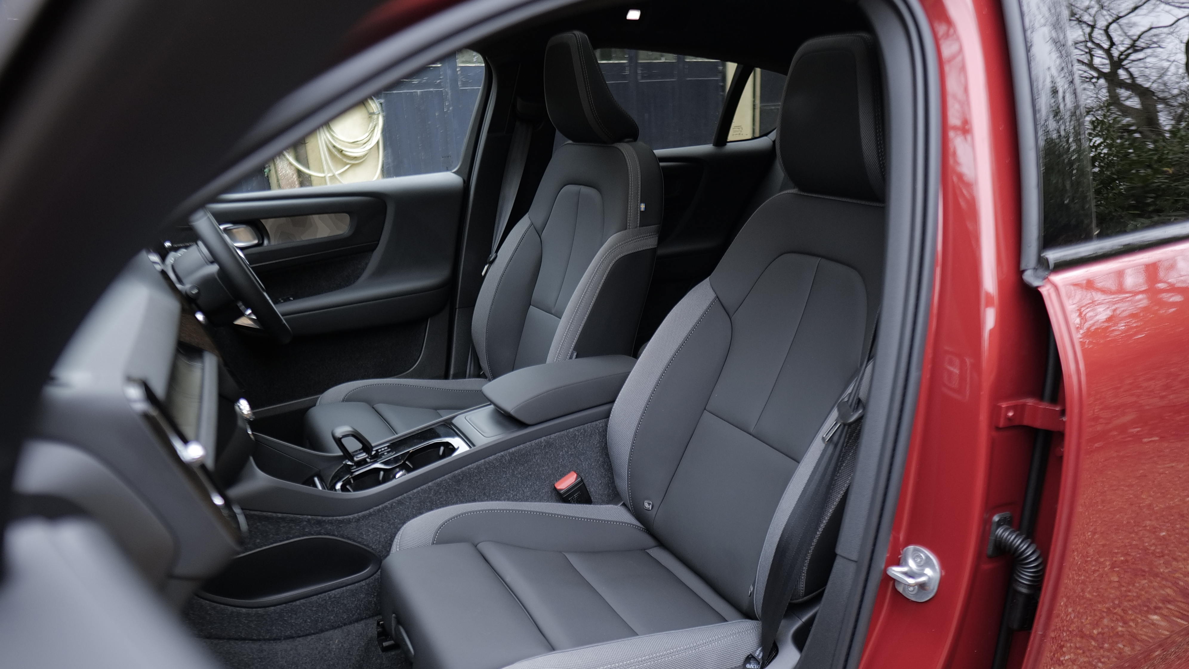 VOLVO EC40 ESTATE 185kW Ext Range Plus Black Edition 82kWh 5dr Auto
